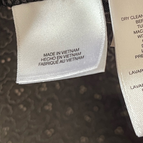 Elegant Black Patterned Women's Top - Picture 7 of 7